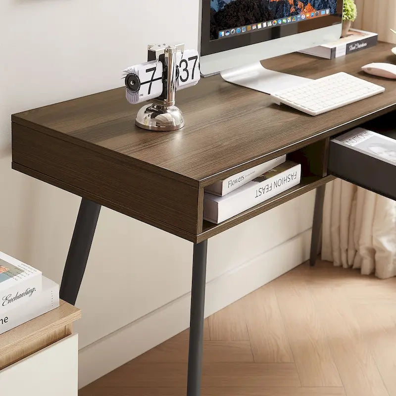 Bureau de style Mid-Century avec ports USB, prise de courant et tiroirs